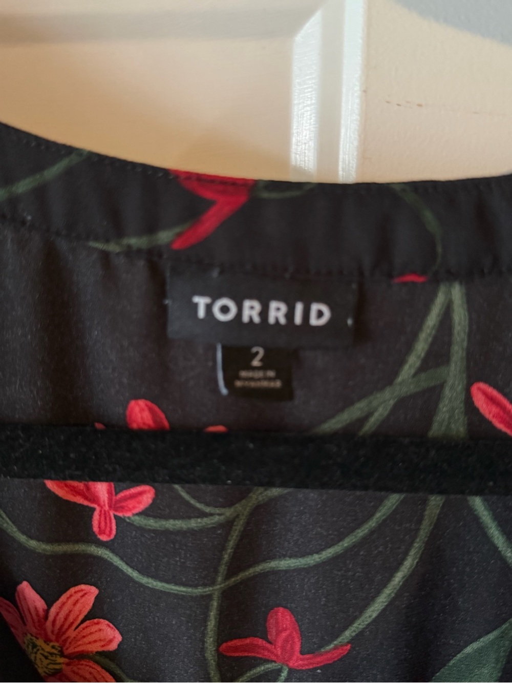 torrid Black Floral Short-Sleeve V-Neck Blouse - Picture 2 of 6